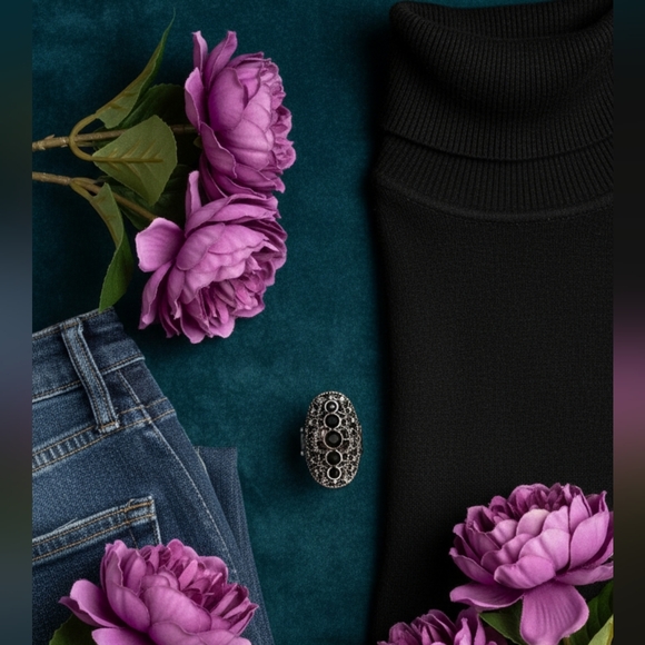 Costume Ring - Picture 2 of 8